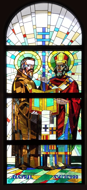 Svätých Cyrila a Metoda, slovanských vierozvestov - vitráž z kostola sv. Ladislava v Rajci