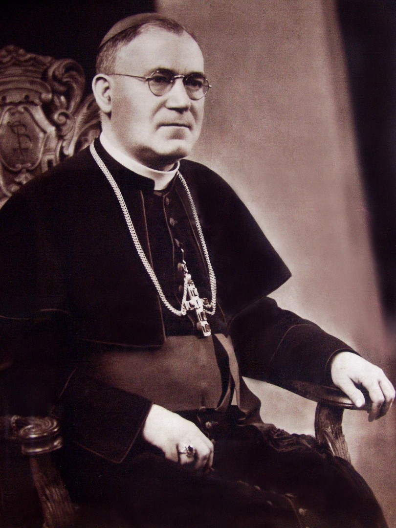 13. mája sa narodil Mons. Andrej Škrábik   Mons. Andrej Škrábik (*1882) katolícky kňaz, sídelný biskup banskobystrickej diecézy, spisovateľ a pedagóg. Počas druhej svetovej vojny pomáhal prenasledovaným z oboch strán. Po nástupe komunizmu aktívne bránil cirkev, za čo ho režim súdil ako "vlastizradcu".