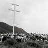 Posviacka znovu vztýčeného kríža pod kopcom Dubová - r. 1990; foto p. Ján Veselý
